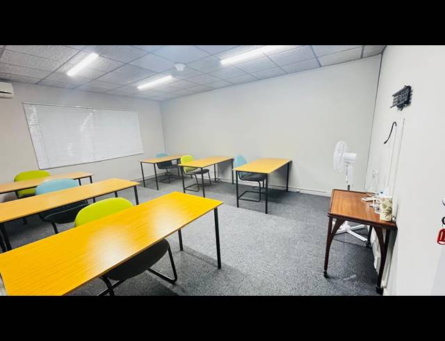 1,276M² OFFICE FOR SALE IN HATFIELD